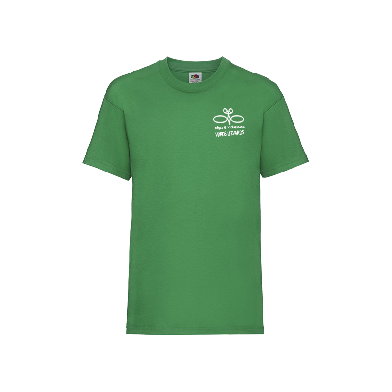 Zaļš T-krekls ar skolas emblēmu un vārdu